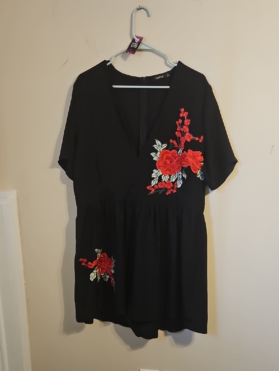 Boohoo Pants - Boohoo Black and Embroidered Red Floral Romper. In EUC